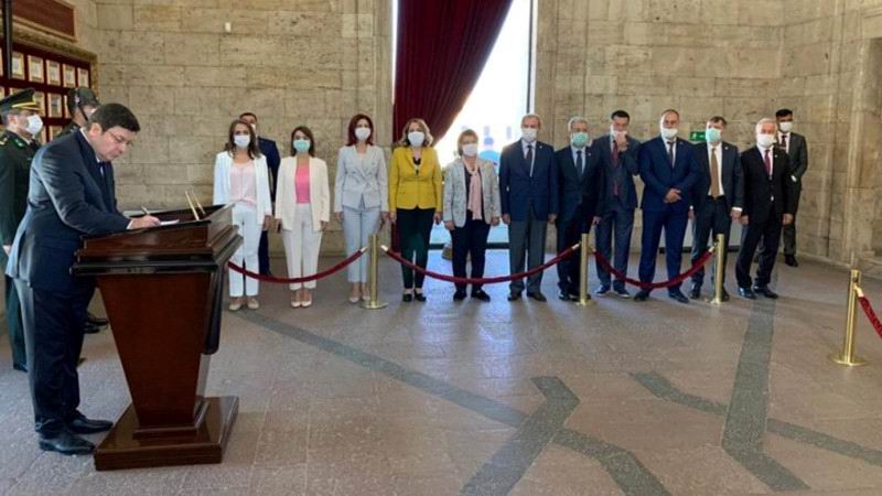 Genel Başkan Yardımcısı Muharrem Erkek başkanlığında CHP Parti Meclisi Üyeleri, Anıtkabir'i ziyaret etti..