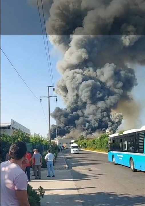 Antalya'da soğuk hava deposu üretimi yapılan fabrikada yangın