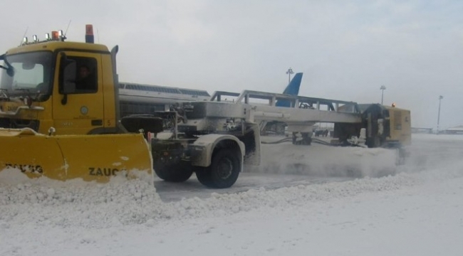 DHMİ'den havalimanlarında 700 personelle karla mücadele