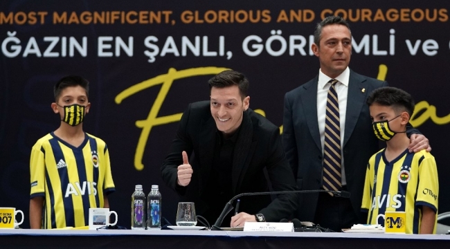 Mesut Özil, Fenerbahçe'ye resmi imzayı attı!