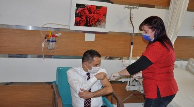 Çanakkale Valisi Aktaş Covid-19 aşısı oldu