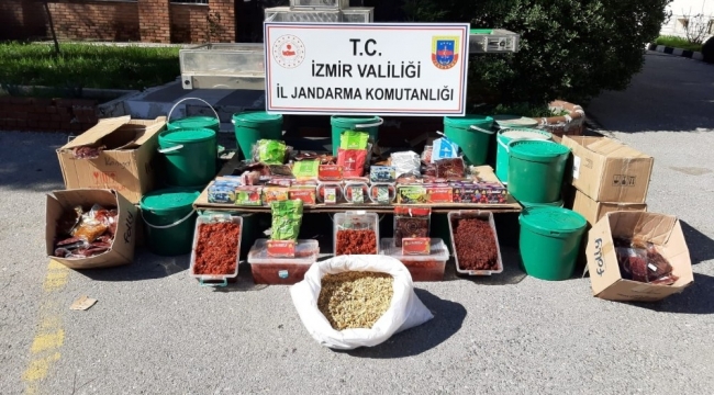 İzmir'de tütün kaçakçılarına yüzbinlerce liralık darbe