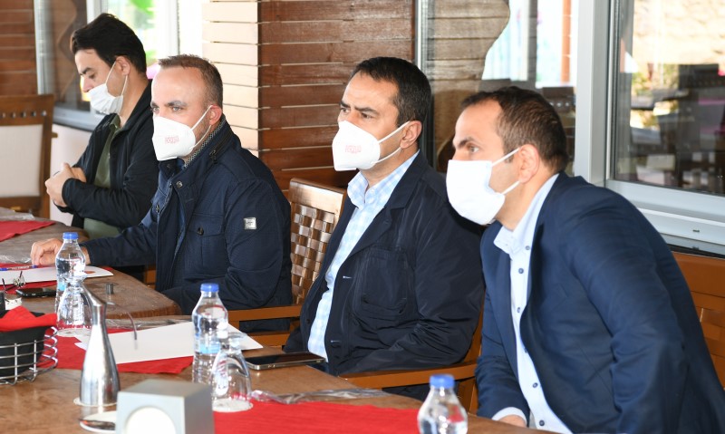 AK Parti Grup Başkanvekili ve Çanakkale Milletvekili ile Çanakkale Valisi İlhami Aktaş, Assos'ta otel işletmecileriyle ve turizmcilerle bir araya gelerek sorunlarını ve taleplerini değerlendirdi.