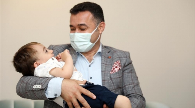Başkan Yücel'den Ahmet bebeğin annesine anneler günü sürprizi