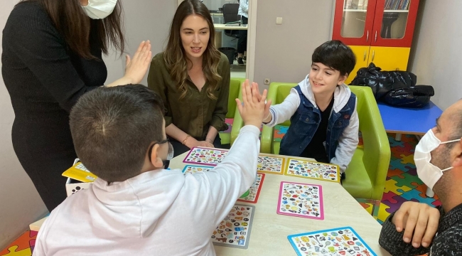 Çocuk oyuncu Mustafa Konak, karakterine hazırlandığı rehabilitasyon merkezini ziyaret etti