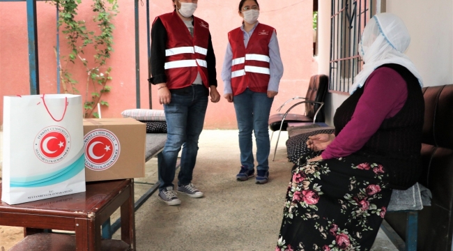 Sultanbeyli'de Vefa ekipleri kısıtlama günlerinde yaşlı ve ihtiyaç sahibi vatandaşları yalnız bırakmıyor