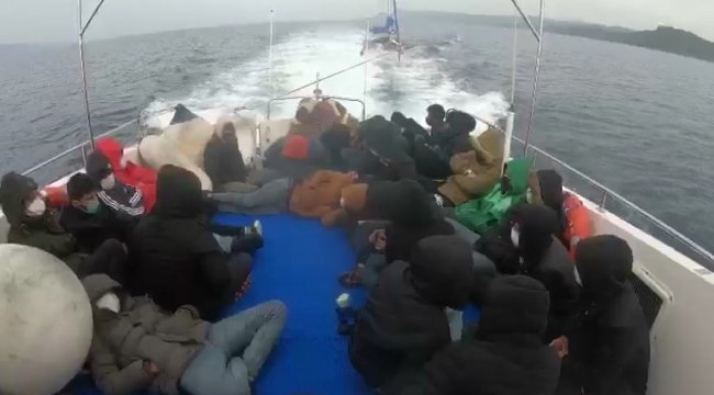 Türk karasularına geri itilen 29 düzensiz göçmen kurtarıldı