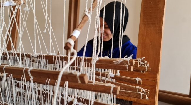 500 yıllık geçmişe sahip Tire Beledi dokuması modaya uyarlanıyor