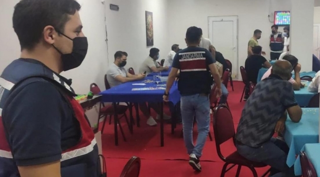 İzmir'de 111 kişiye kumar oynarken suçüstü