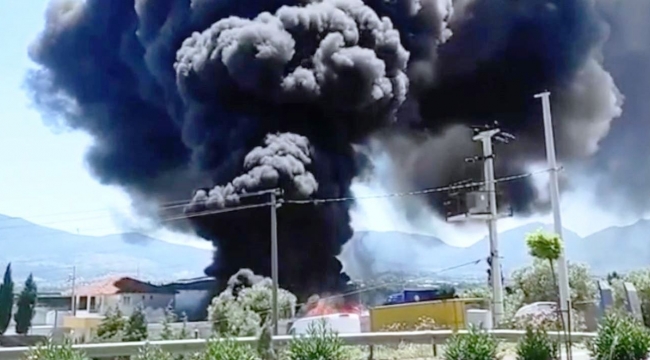 İzmir'de geri dönüşüm fabrikasında korkutan yangın