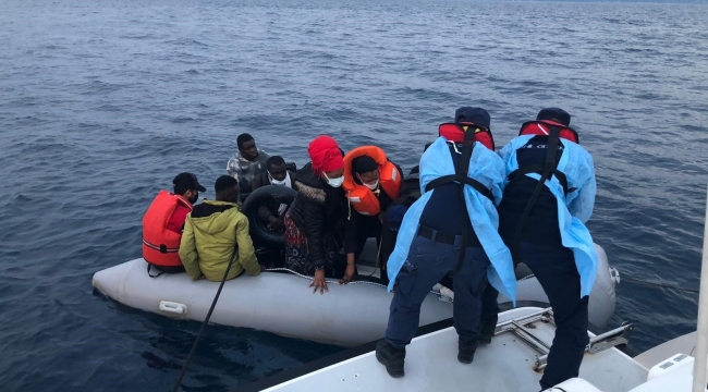İzmir'de Sahil Güvenlik'ten kaçak göçmen operasyonları