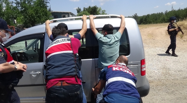 Jandarmadan tarihi eser kaçakçılarına operasyon: Sıcak anlar kamerada