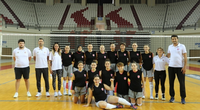 Kepez voleybol A takımı finallerde Antalya'yı temsil etme hakkı kazandı