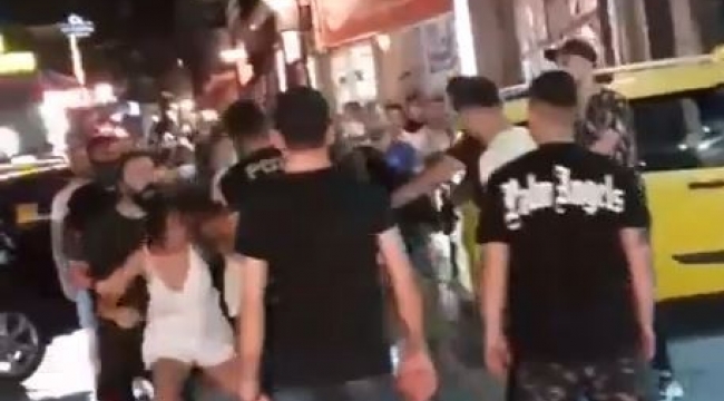 Kızların tekme tokat kavgasında erkekler "Kafasına vur" tezahüratında bulundu