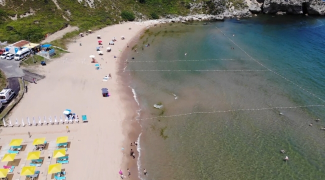 Şile Uzunkum Plajı'nda 'Mavi Bayrak' dalgalanmaya başladı
