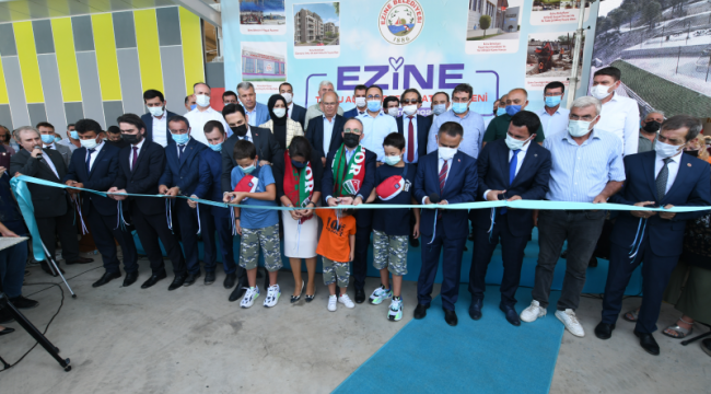 Çanakkale Ezine'de Kapalı Pazaryeri, Çocuk Bakımevi, Sosyal Konutlar, Kapalı Spor Salonu ve Yarı Olimpik Yüzme vuzu'nun açılış ve temel atmaHa tören