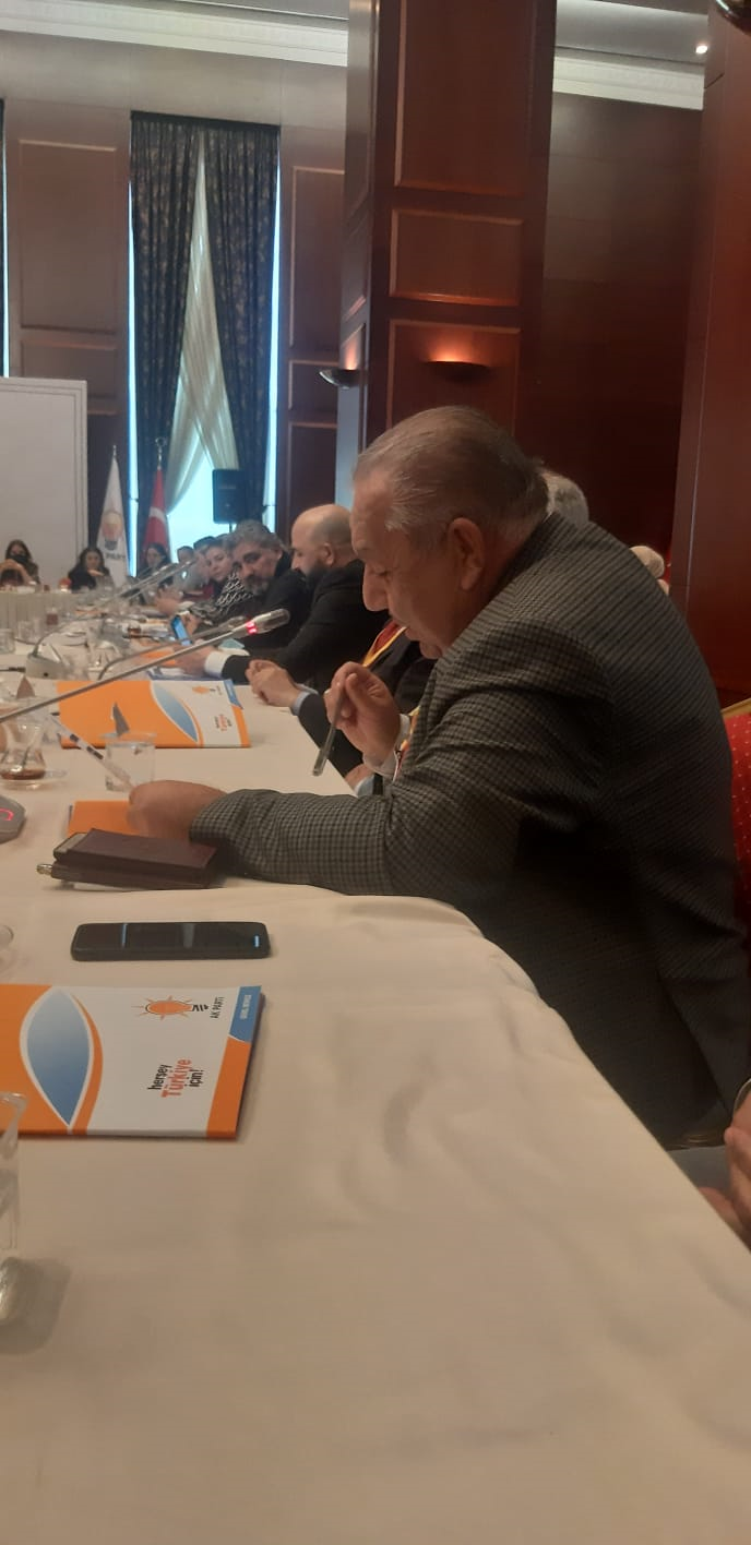 Devletin Zirvesinde Romanları Temsil Etti.