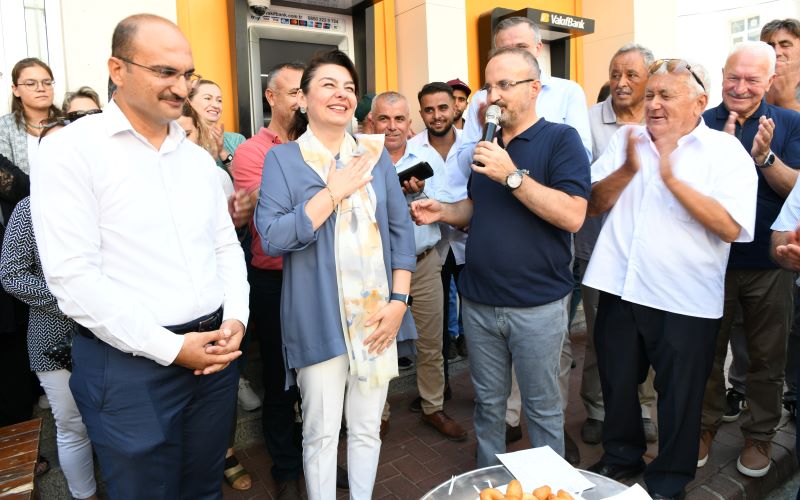 AK Parti Grup Başkanvekili ve Çanakkale Milletvekili Bülent Turan, Gelibolu'da iş yeri açılışlarına katıldı.