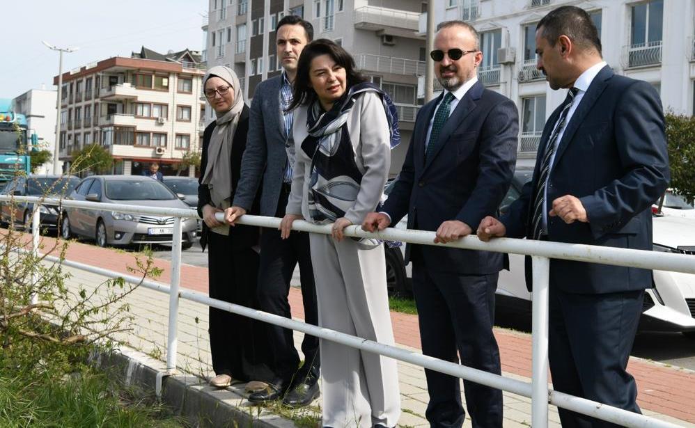 AK Parti Grup Başkanvekili ve Çanakkale Milletvekili Bülent Turan, Sarıçay üzerinde 4. Köprünün yapılacağının müjdesini verdi.