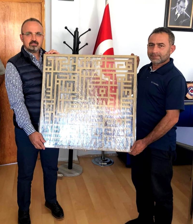 AK Parti Grup Başkanvekili Bülent Turan, Çanakkale Madeni İşler ve Sanatkarlar Esnaf Odasını ziyaret etti.