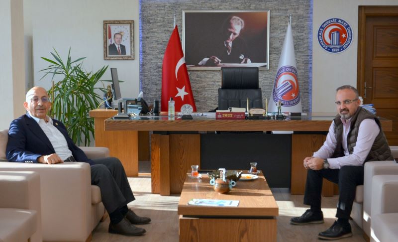 AK Parti Grup Başkanvekili ve Çanakkale Milletvekili Bülent Turan, Çanakkale Onsekiz Mart Üniversitesi (ÇOMÜ) Rektörü Prof. Dr. Sedat Murat'ı ziyaret etti.