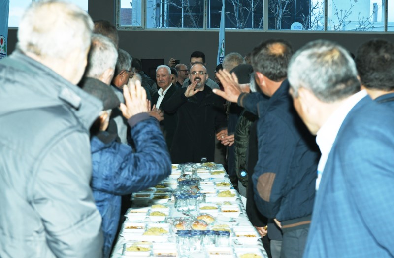 AK Parti Grup Başkanvekili Bülent Turan, memleketi Lapseki'de iftar yaptı: