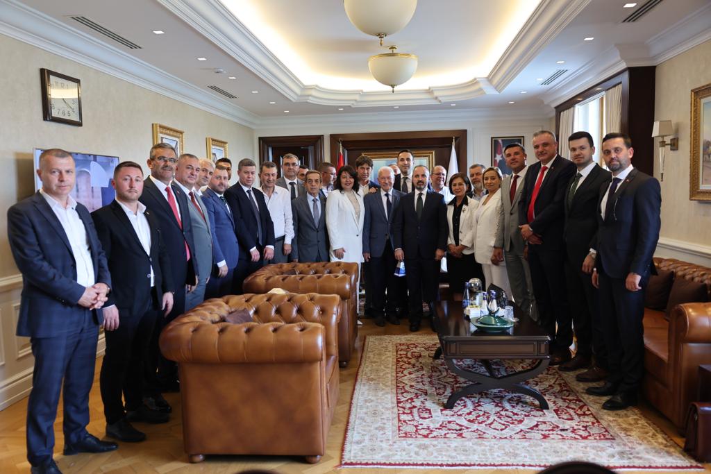 Ak Parti Çanakkale İl, İlçe ve belediye başkanları Turan'ı ziyaret etti 