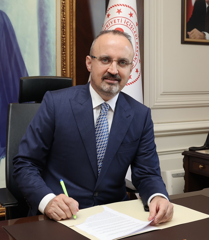 Aziz Milletimizin en önemli gurur günlerinden birinde, Kurtuluş Savaşı'nın ilk adımının atıldığı 19 Mayıs Gençlik ve Spor Bayramı'nın idraki içindeyiz.
