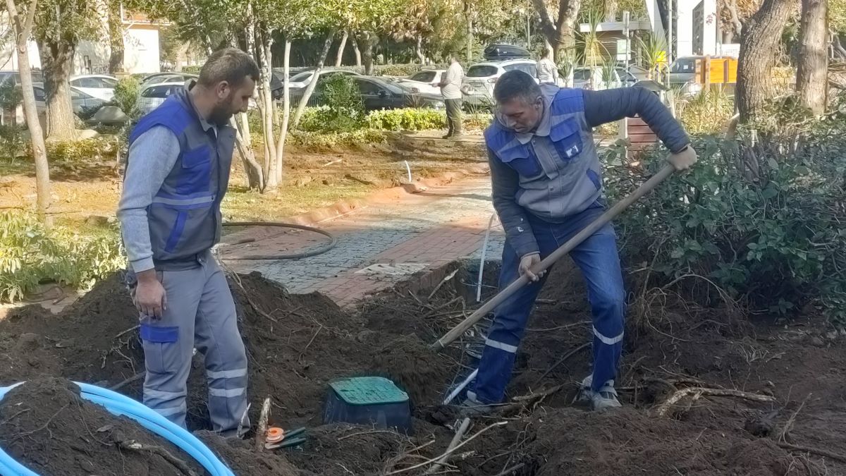 Parklarda Yenileme ve Bakım Çalışmaları Gerçekleştiriliyor