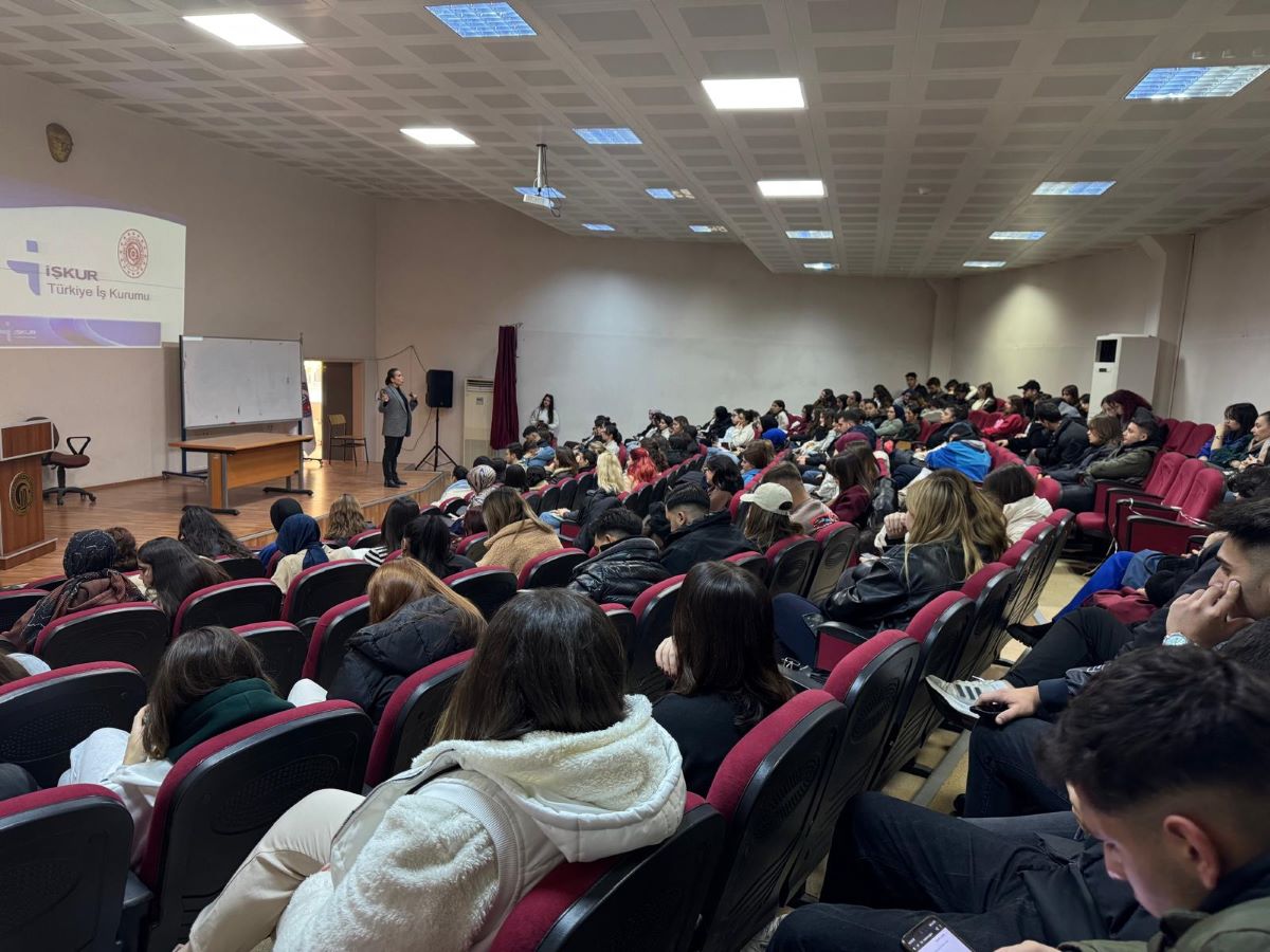 ÇOMÜ LAPSEKİ MESLEK YÜKSEKOKULU ÖĞRENCİLERİNE İŞ KULÜBÜ EĞİTİMİ VERİLDİ