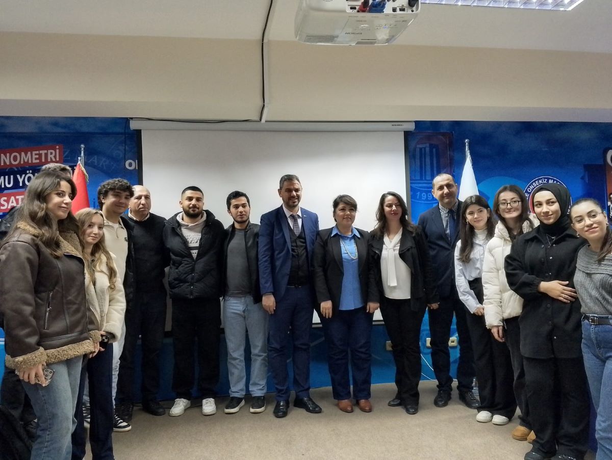 İŞKUR İL MÜDÜRÜ MEHMET UĞUR YAVUZ BİGA'DA ÇOMÜ ÖĞRENCİLERİYLE KONFERANSTA BİR ARAYA GELDİ