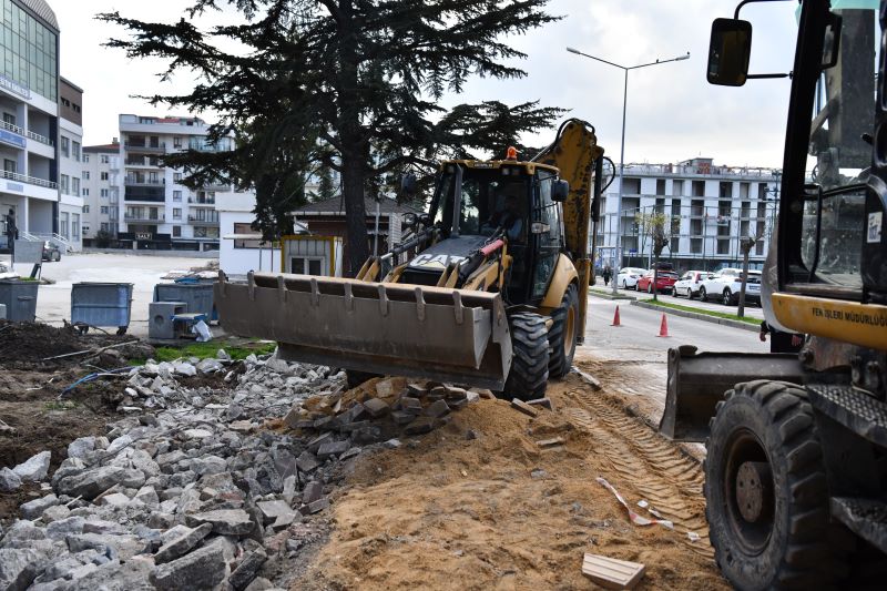 İnönü Caddesi'nde Üstyapı Yenileme Çalışması…