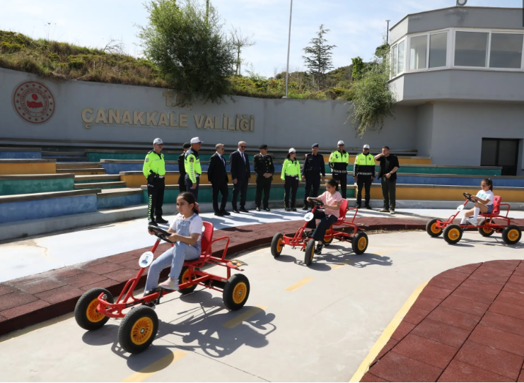 Çanakkale'de öğrencilere trafik eğitimi verildi