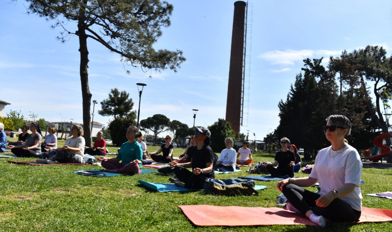 Kadınlar yoga etkinliğinde buluştu